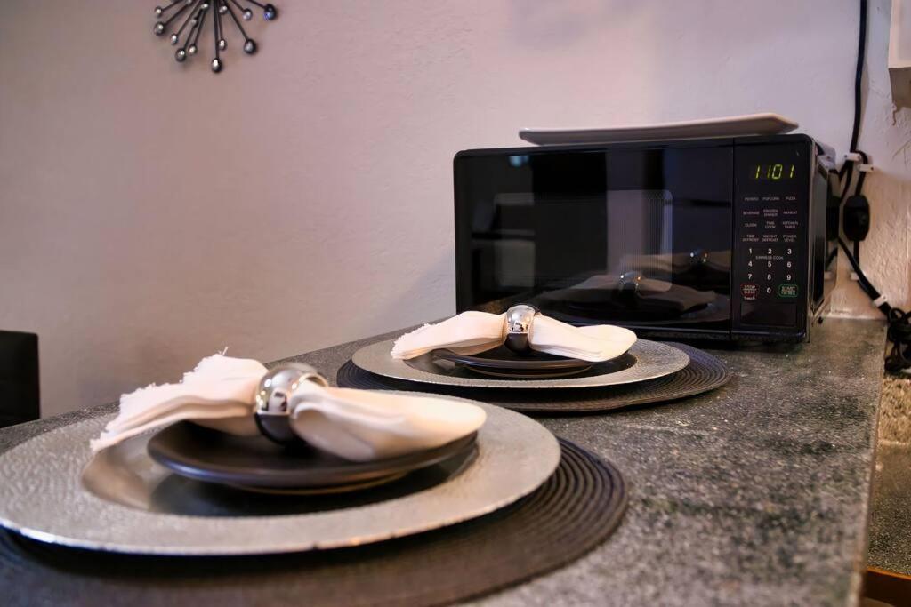 Chic & Cozy 2 Bedroom - 1 Bathroom - Rated Best Eagle Pass Εξωτερικό φωτογραφία