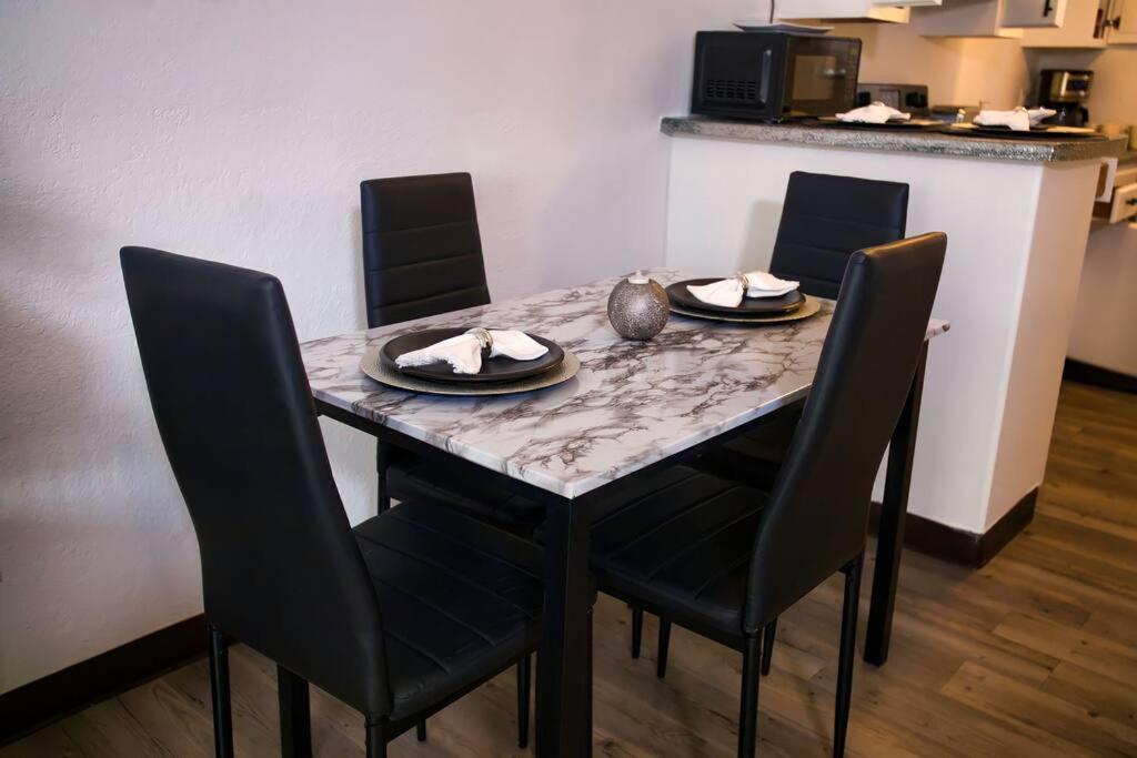 Chic & Cozy 2 Bedroom - 1 Bathroom - Rated Best Eagle Pass Εξωτερικό φωτογραφία