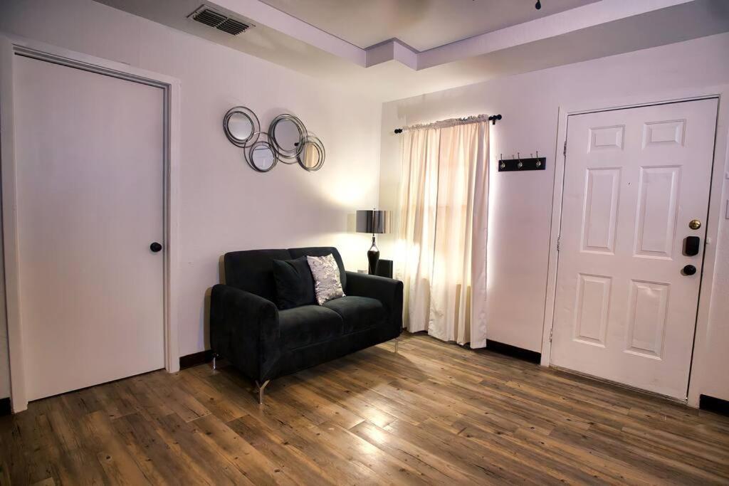 Chic & Cozy 2 Bedroom - 1 Bathroom - Rated Best Eagle Pass Εξωτερικό φωτογραφία