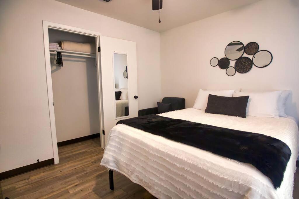 Chic & Cozy 2 Bedroom - 1 Bathroom - Rated Best Eagle Pass Εξωτερικό φωτογραφία