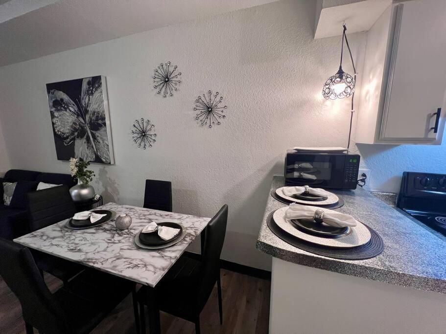 Chic & Cozy 2 Bedroom - 1 Bathroom - Rated Best Eagle Pass Εξωτερικό φωτογραφία
